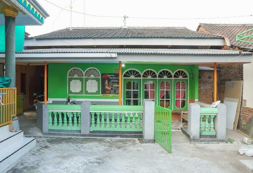 پانسیون Gandrung Payungan Family Inn