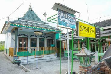 پانسیون Gandrung Payungan Family Inn