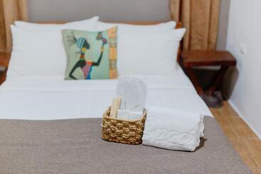 Spacio Caliraya Bed & Breakfast