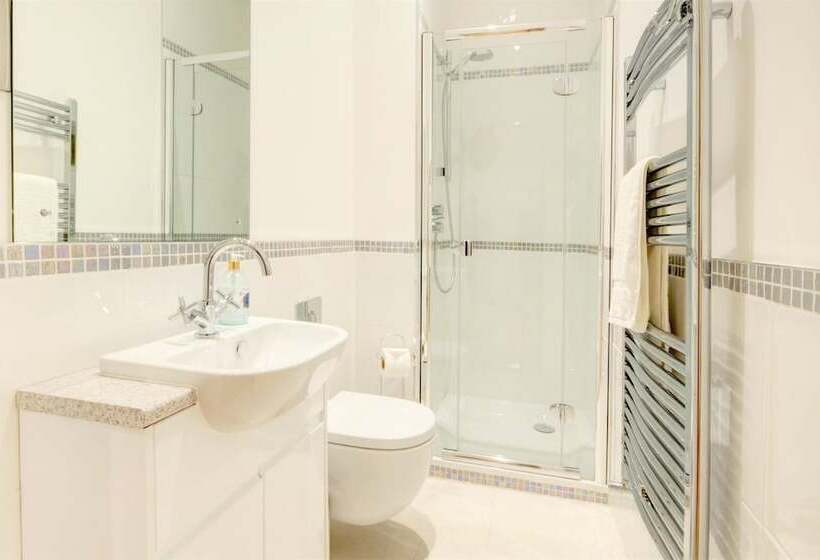 هتل Luxury Apartments   Rodney Road