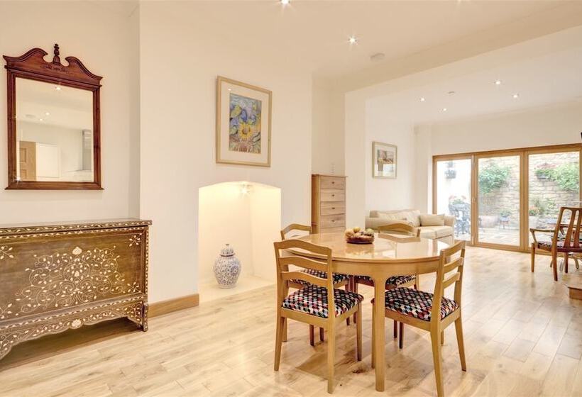 هتل Luxury Apartments   Rodney Road