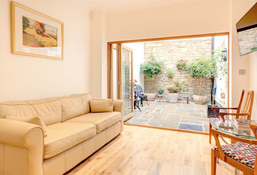 هتل Luxury Apartments   Rodney Road