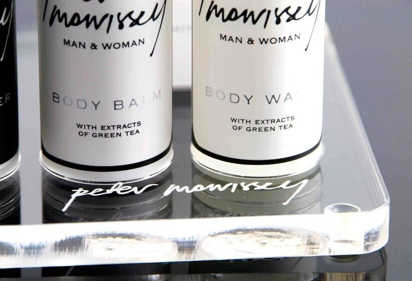 هتل At Water's Edge Resort