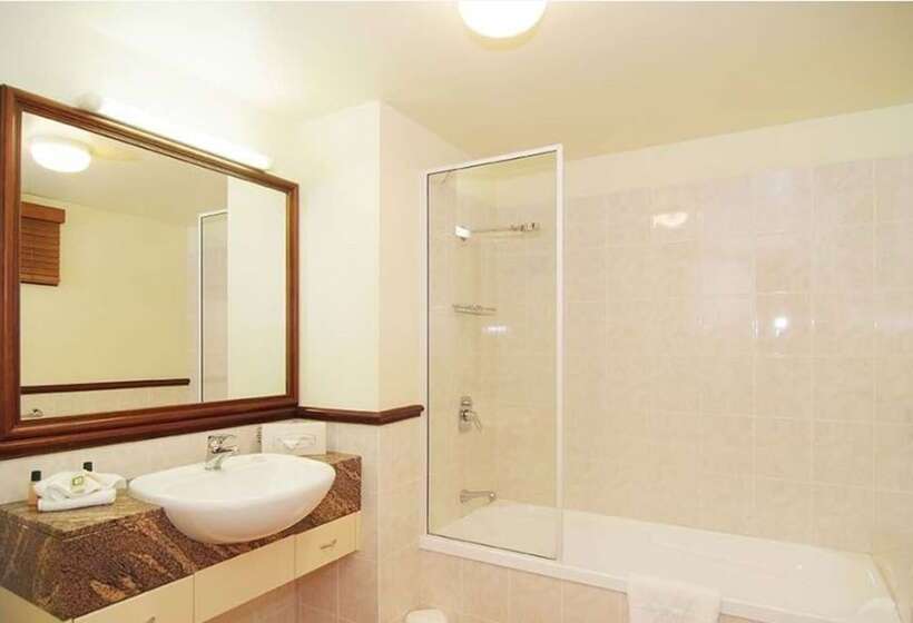 هتل At Water's Edge Resort