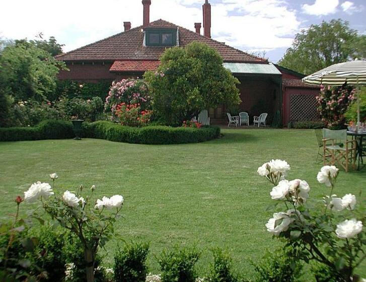 هتل Buxton Manor