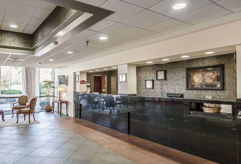 酒店 Clarion Inn