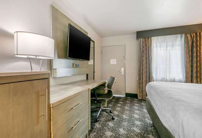 酒店 Clarion Inn
