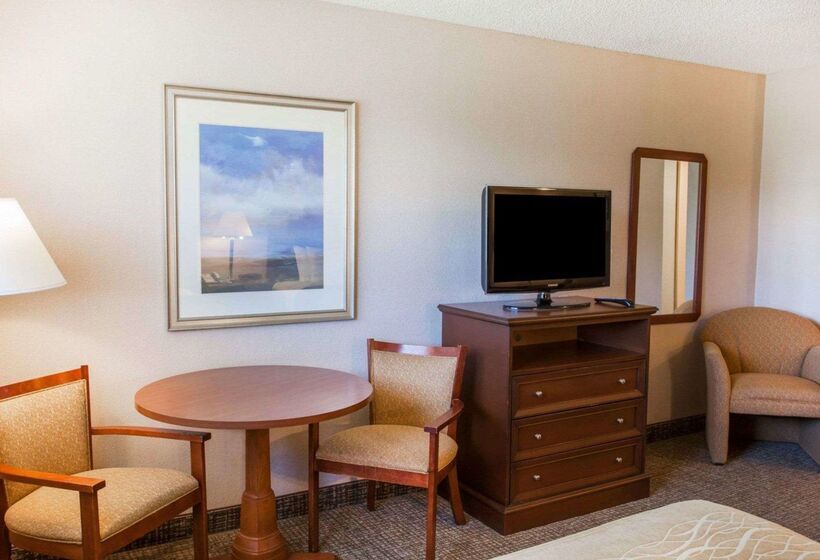 هتل Quality Inn Kirkland