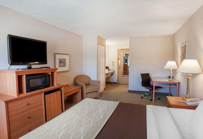 هتل Quality Inn Kirkland