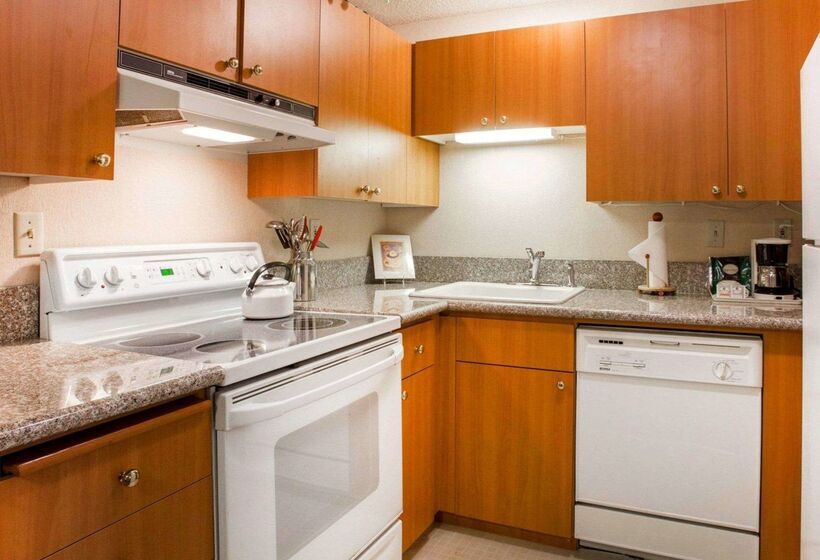 هتل Quality Inn Kirkland