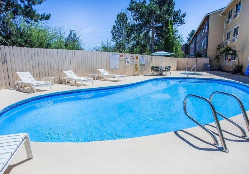 هتل Quality Inn Kirkland