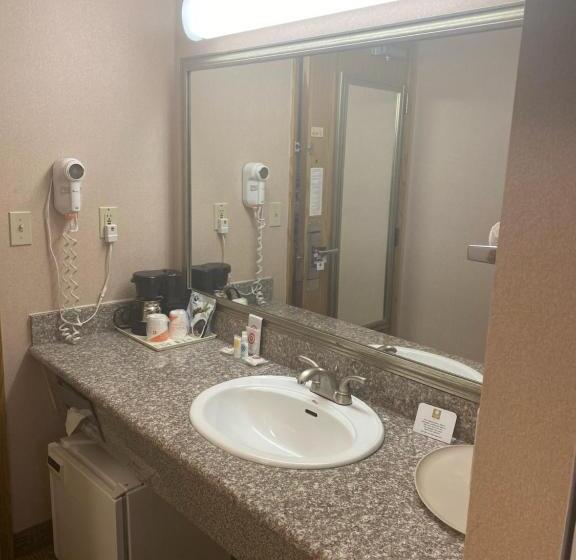 هتل Quality Inn Kirkland