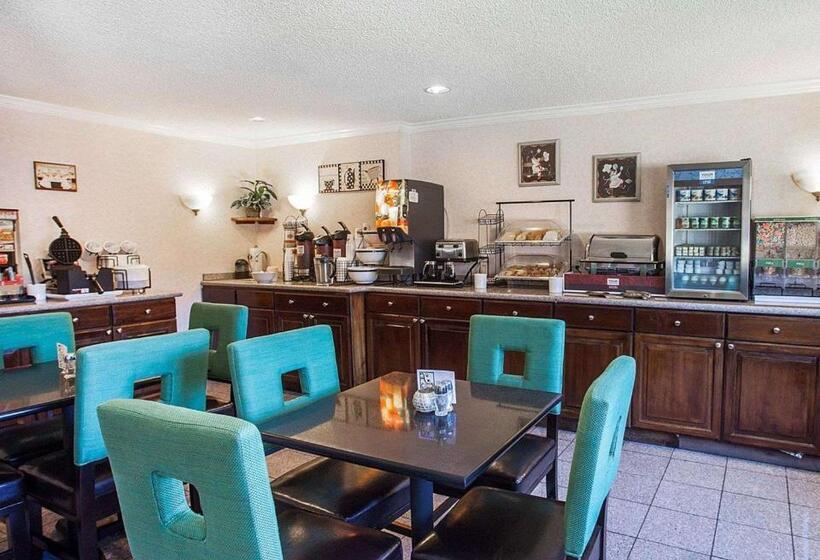 هتل Quality Inn Kirkland