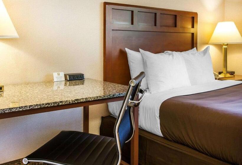 هتل Quality Inn Kirkland