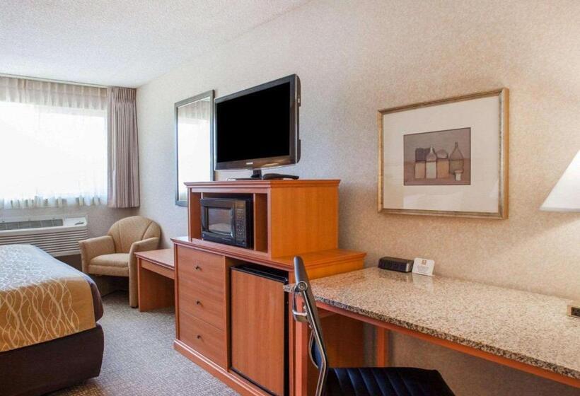 هتل Quality Inn Kirkland