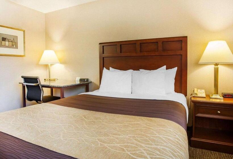 هتل Quality Inn Kirkland