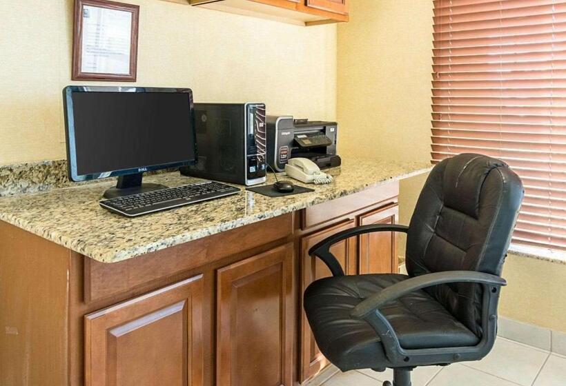 هتل Comfort Inn & Suites Chesapeake  Portsmouth