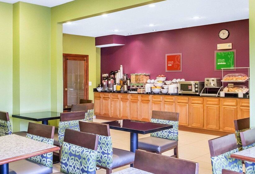 Отель Comfort Inn & Suites Near Tinley Park Amphitheater