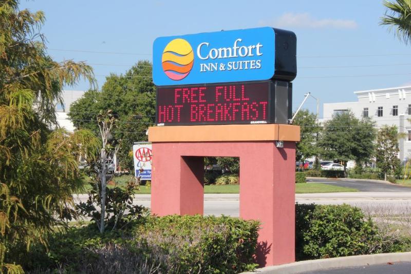 فندق Comfort Inn & Suites Northeast  Gateway