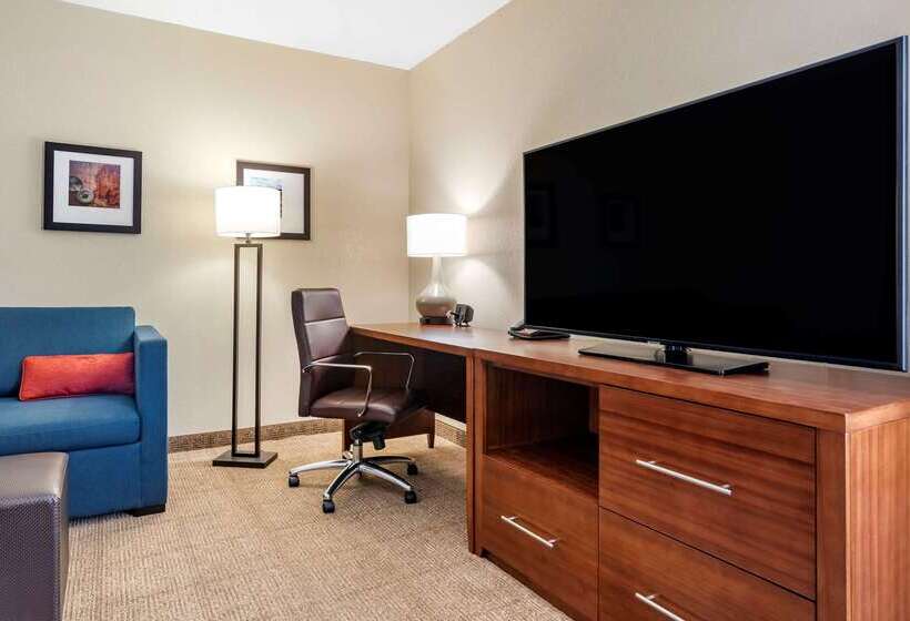 Hotel Comfort Suites Airport