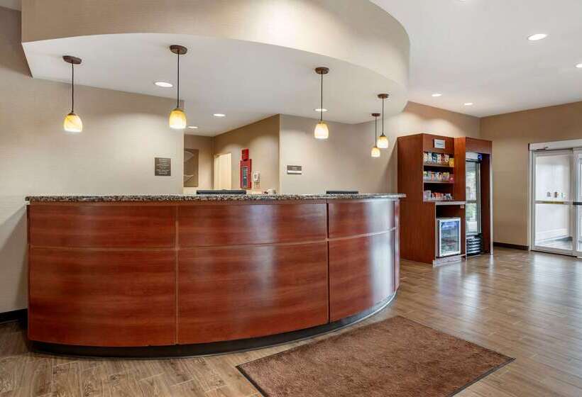 Hotel Comfort Suites Airport