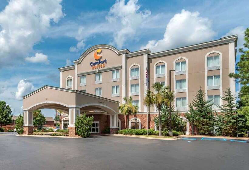 Hotel Comfort Suites Airport