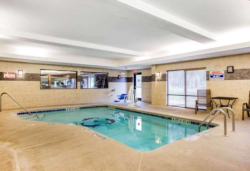 هتل Comfort Suites Golden Isles Gateway