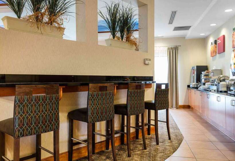 هتل Comfort Suites