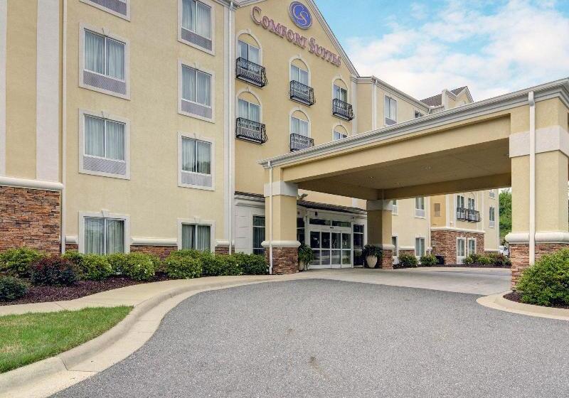 هتل Comfort Suites Near Hot Springs Park