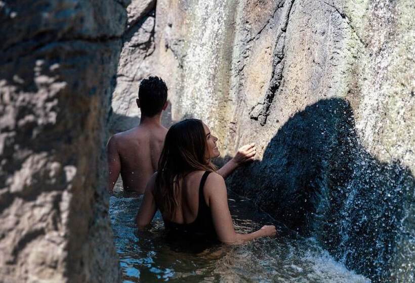 Deep Blue Hotel & Hot Springs