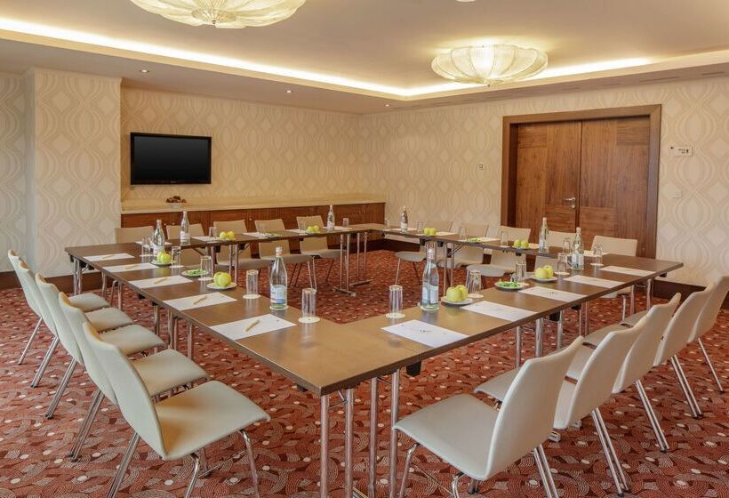 هتل Doubletree By Hilton Bratislava