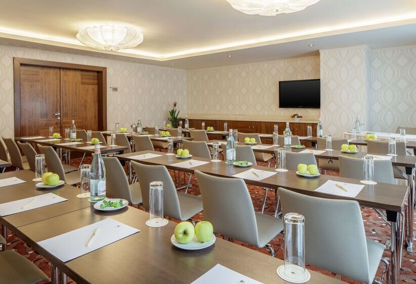 هتل Doubletree By Hilton Bratislava