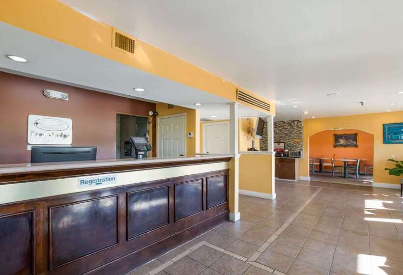 בית מלון כפרי Econo Lodge Inn & Suites I 65