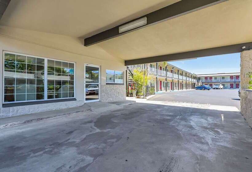 هتل Econo Lodge Woodland Near I 5