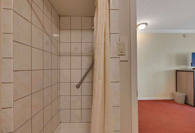 هتل Econo Lodge Woodland Near I 5