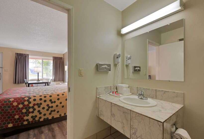 هتل Econo Lodge Woodland Near I 5