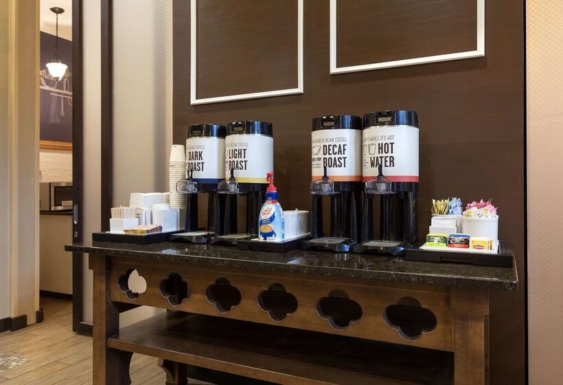 هتل Hampton Inn Charlotte Belmont At Montcross