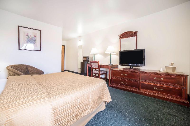 هتل Helena Inn Airport