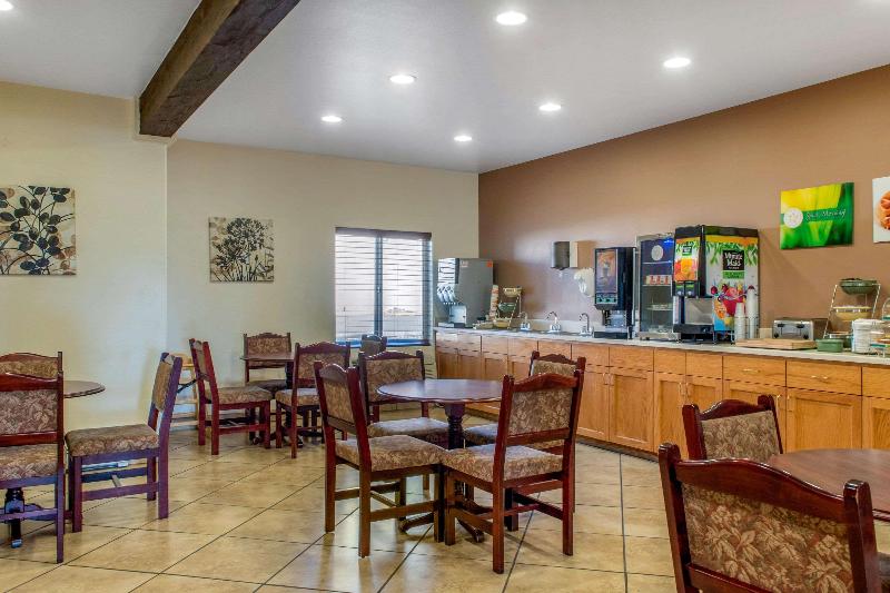 هتل Helena Inn Airport