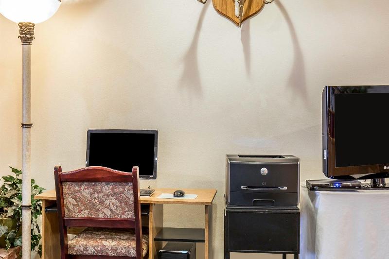 هتل Helena Inn Airport