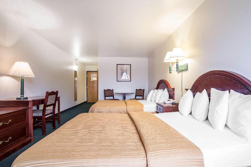 هتل Helena Inn Airport