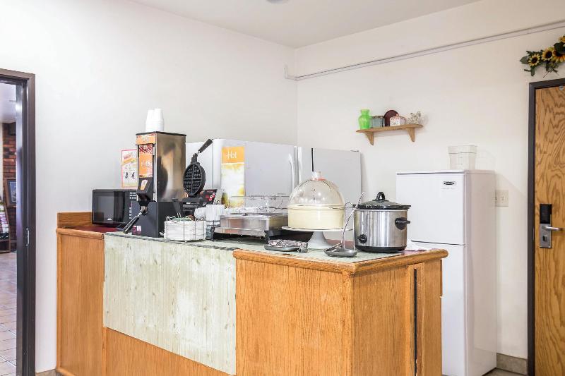 هتل Helena Inn Airport