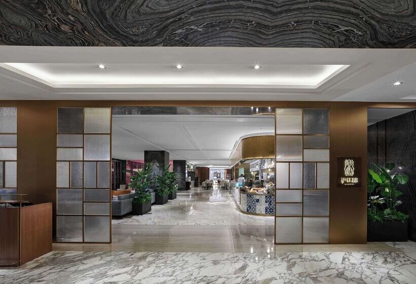 هتل Hilton Shanghai Hongqiao