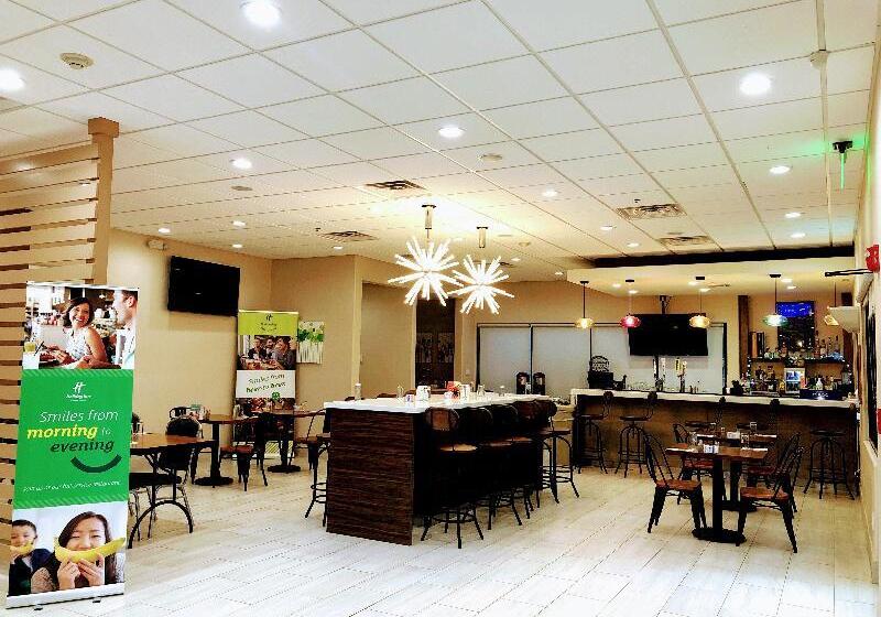 هتل Holiday Inn   Brownsville, An Ihg