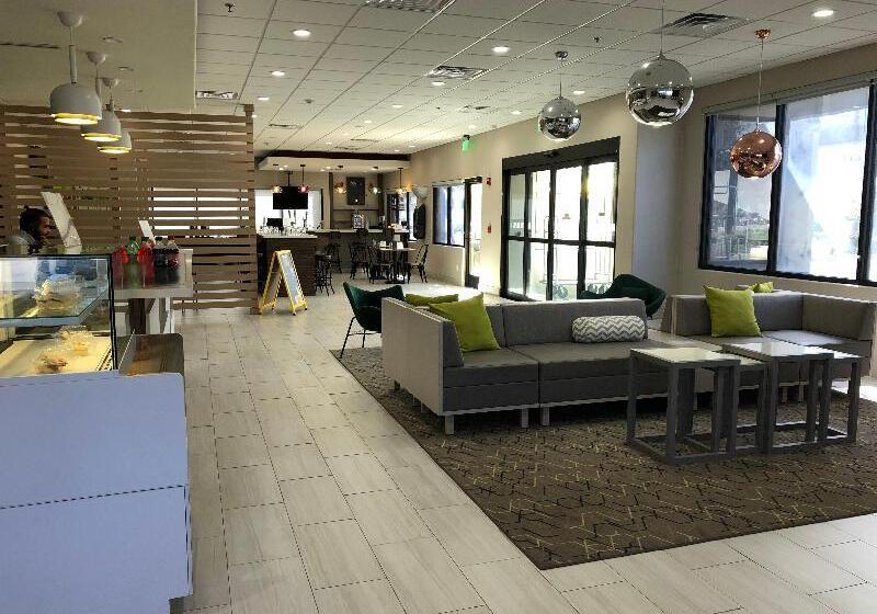 هتل Holiday Inn   Brownsville, An Ihg