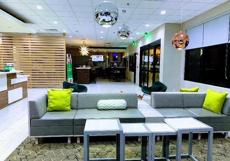 هتل Holiday Inn   Brownsville, An Ihg