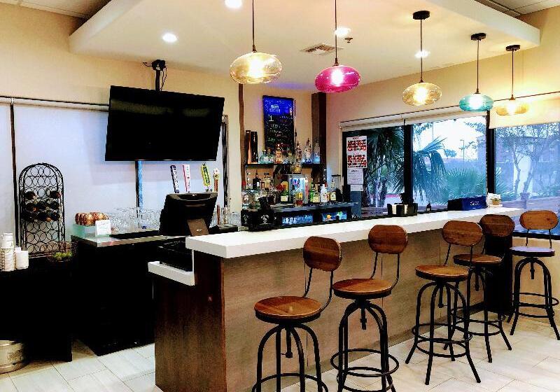 هتل Holiday Inn   Brownsville, An Ihg