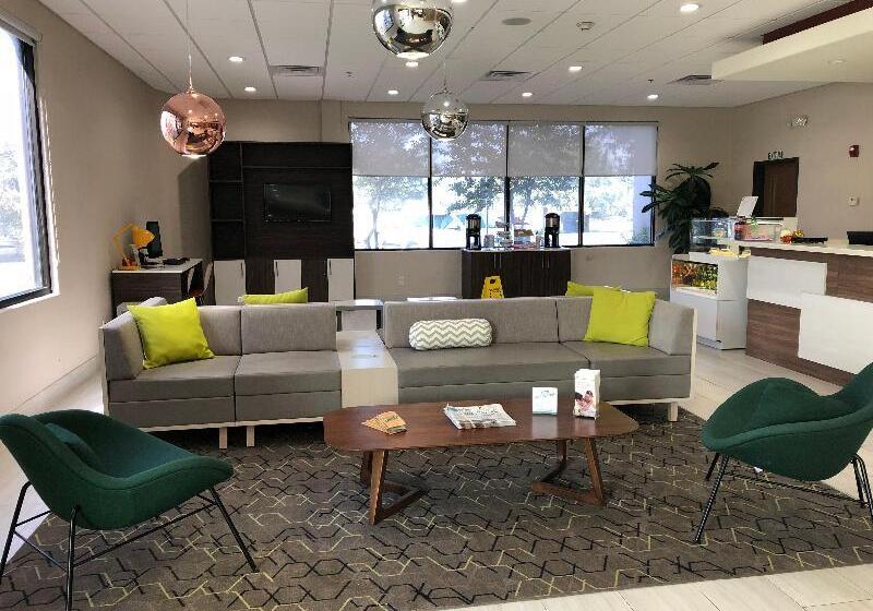 هتل Holiday Inn   Brownsville, An Ihg
