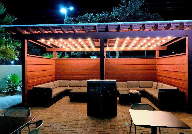 هتل Holiday Inn   Brownsville, An Ihg