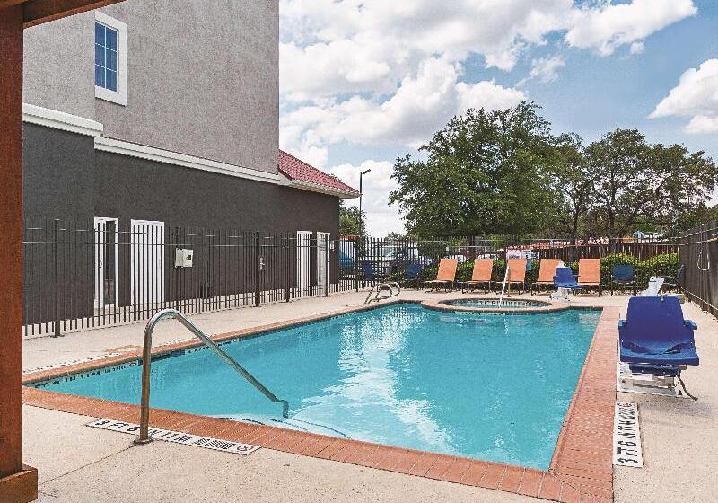 Отель La Quinta By Wyndham San Antonio Northwest